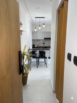 Studio Deluxe, quang cảnh thành phố | Khu phòng khách | Smart TV 45-inch có truyền hình kỹ thuật số 