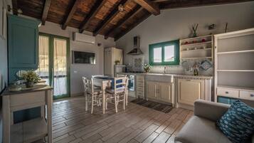 Apartment, Hügelblick | Wohnbereich