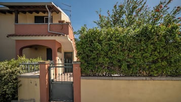 Apartment, Hügelblick | Unterkunftsgelände