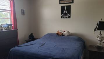 1 bedroom, iron/ironing board, internet, bed sheets