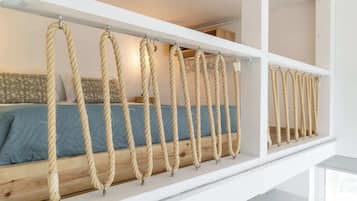 Tabla de planchar con plancha, wifi, ropa de cama