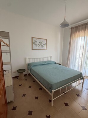WiFi, bed sheets - Holiday Home 'Sant Anna 45' with Sea View, Wi-Fi and Air Conditioning (Carini)