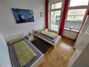 Iron/ironing board, WiFi, bed sheets - L Zentrum - Studio + Balcony in the Heart of Leipzig (Leipzig)