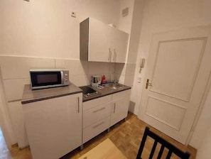 Private kitchen - L Zentrum - Studio + Balcony in the Heart of Leipzig (Leipzig)