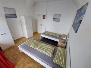 Iron/ironing board, WiFi, bed sheets - L Zentrum - Studio + Balcony in the Heart of Leipzig (Leipzig)
