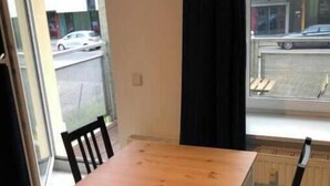 Dining - L Center—Charming Studio Near the Center of Leipzig (Leipzig)