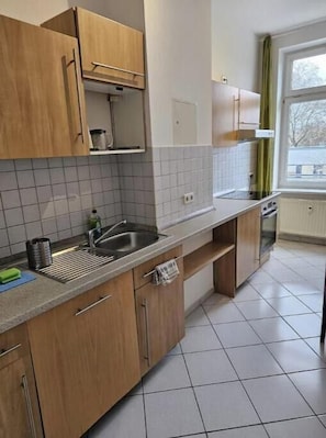 Private kitchen - L Bright apartment in the city center with an elevator (Leipzig)