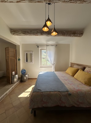 Iron/ironing board, WiFi, bed sheets - Cascade Guest Room with Shared Pool, Wi-Fi and Air Conditioning (Saint-Didier)