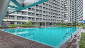 Outdoor pool - Modern Stay at Fame Residences (Mandaluyong City)