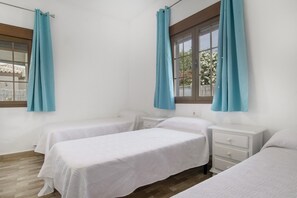Iron/ironing board, WiFi, bed sheets - Mini House with Private Pool, Private Terrace, and Wi-Fi in Conil de la Frontera (Roche)