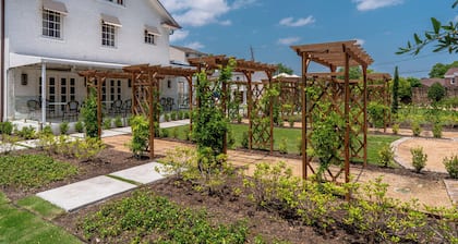 Boutique Estate with Private Pool, Gardens & Designer Interiors