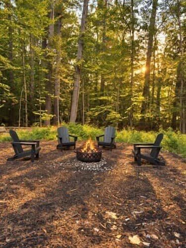 Pet-friendly chalet, Echo Lake, Sleeps 8, Fire pit