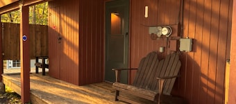 Walk to Echo Lake • Sleeps 8 • Pet-Friendly Chalet