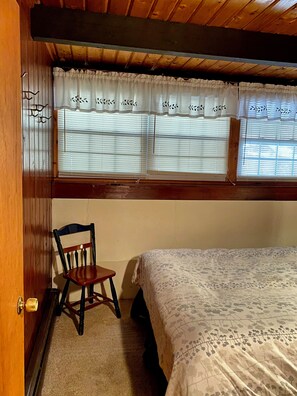 Room - Scenic Cathedral Ledge Chalet - Walk to Echo Lake & Diana’s Baths (Conway)