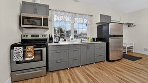 Unclassified image, 4 of 24, button - Sunny 2BR Family Stay Near Beach and Canal (Port Colborne)