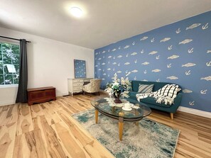 Fernseher, Tischfußball, Arbeitsbereiche