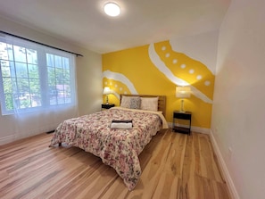 3 bedrooms, desk, iron/ironing board, travel crib