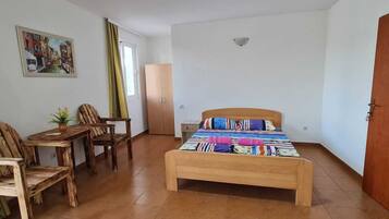 1 bedroom, iron/ironing board, WiFi (free), bed sheets