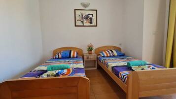 1 bedroom, iron/ironing board, WiFi (free), bed sheets