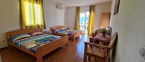 1 chambre, fer et planche à repasser, Wi-Fi gratuit, draps fournis