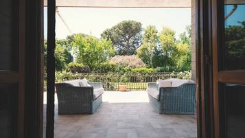 Vila, vários quartos, para fumantes, piscina particular | Terraço/pátio
