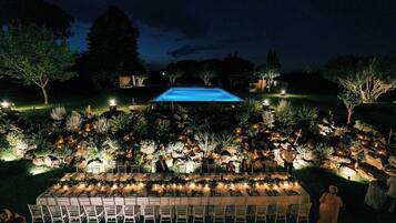 Vila, vários quartos, para fumantes, piscina particular | Sala de jantar