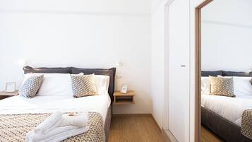 Doppia Classic, balcone, vista città | Una cassaforte in camera, una scrivania, Wi-Fi gratuito