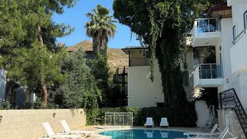 Departamento, balcón, vista a la ciudad | Alberca | Alberca al aire libre