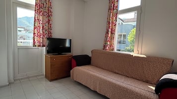 Apartment, Patio, Garden View | Living area