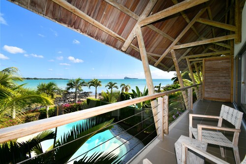 The Bay Lounge – Beachfront Villa with Pool on a Peninsula ⭐