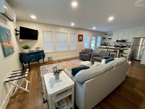 Living area - Entire Guest House 3 bedrooms & 3 baths (Winona Lake)
