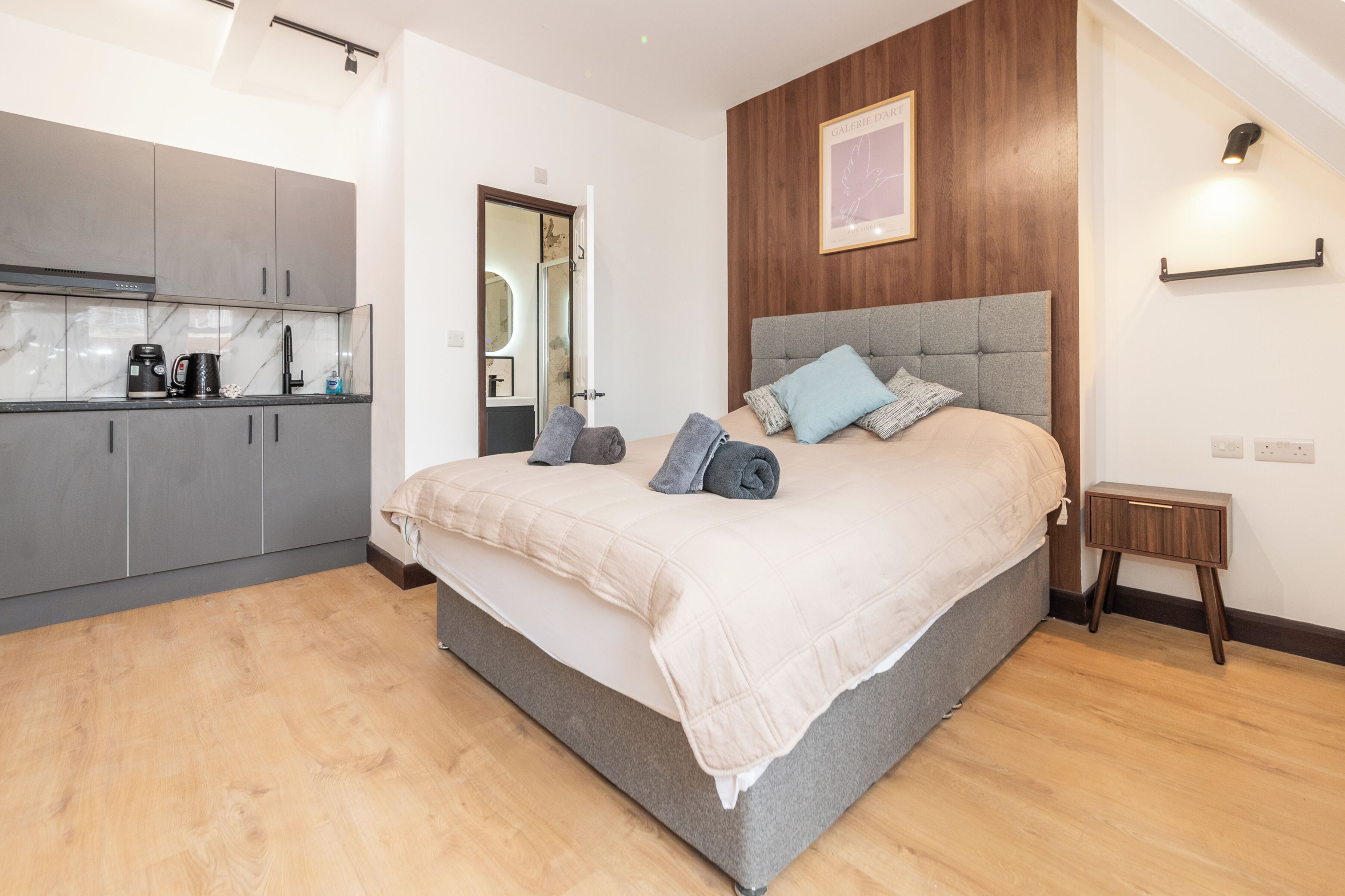 1 chambre, fer et planche à repasser, accès Internet, draps fournis