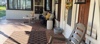 Charming 3 bedroom farmhouse with AC in wonderful Schriever