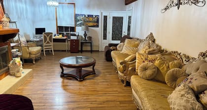 Charming 4-bedroom farmhouse with AC in wonderful Schriever