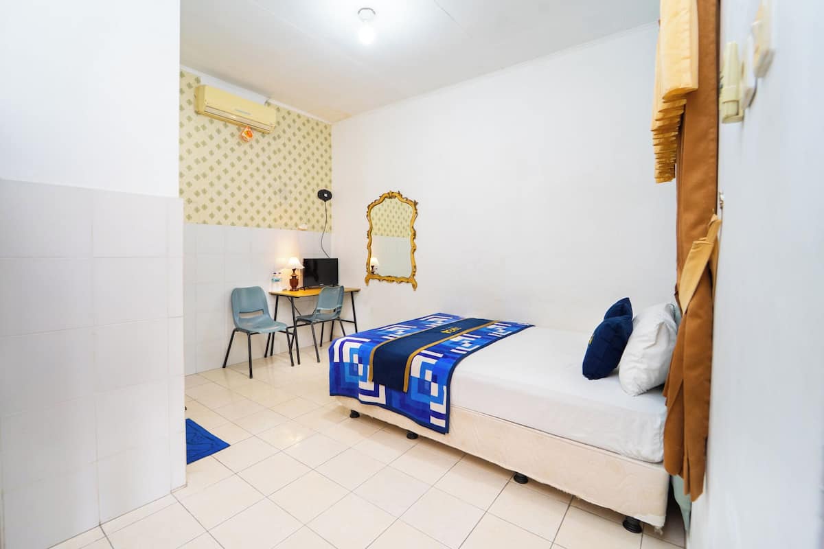 Deluxe Room | Desk, free WiFi
