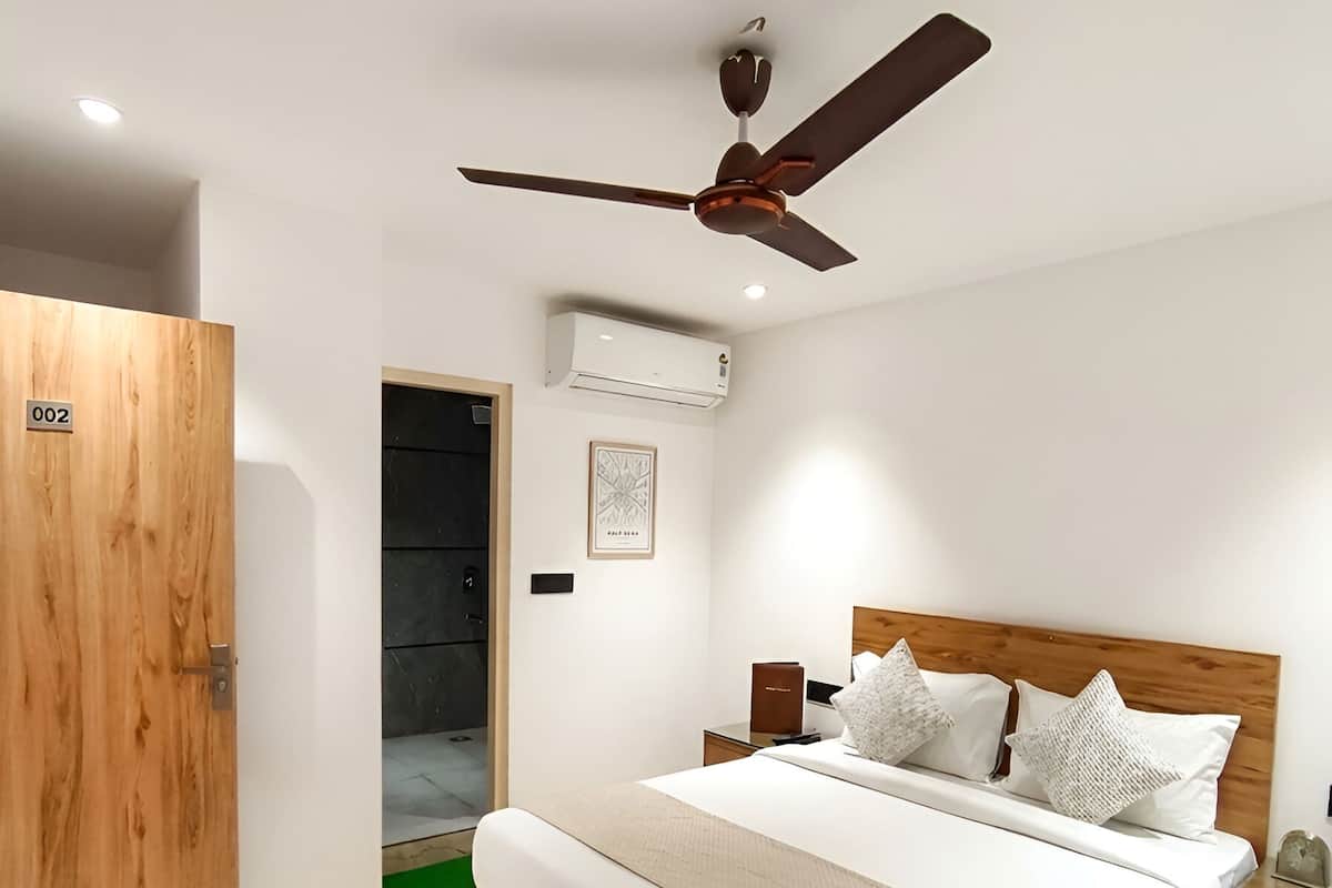 Superior Room | Desk, laptop workspace, WiFi (free)