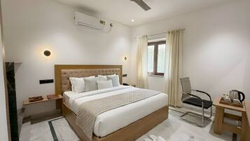 Superior Room | Desk, laptop workspace, free WiFi