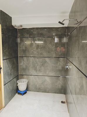 Double Room | Bathroom | Hair dryer, towels, soap, shampoo - Hotel Star City (New Delhi)
