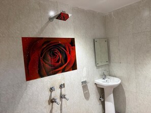 Habitació superior | Bany | Assecador de cabells, tovalloles, sabó i xampú 