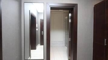 Suite, vistas a la ciudad | Interior