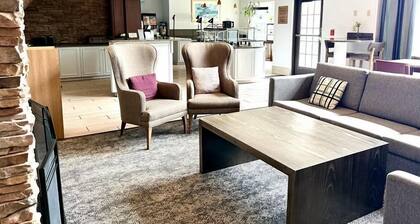 Studio Suite with River Views | Free Breakfast