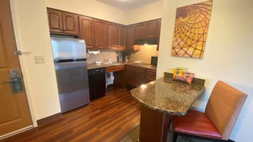 Fridge, microwave, stovetop, cookware/dishes/utensils