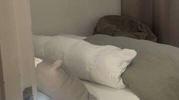 3 bedrooms, iron/ironing board, WiFi, bed sheets