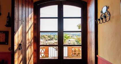 Country House with Vineyard Views, BBQ & Fireplace