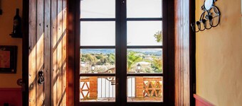 Country House with Vineyard Views, BBQ & Fireplace