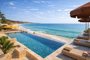 2 piscinas al aire libre, sombrillas, tumbonas