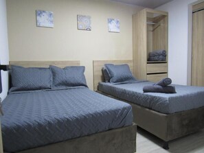 Quarto família | Cortinas blackout, ferros/tábuas de passar roupa, Wi-Fi de cortesia