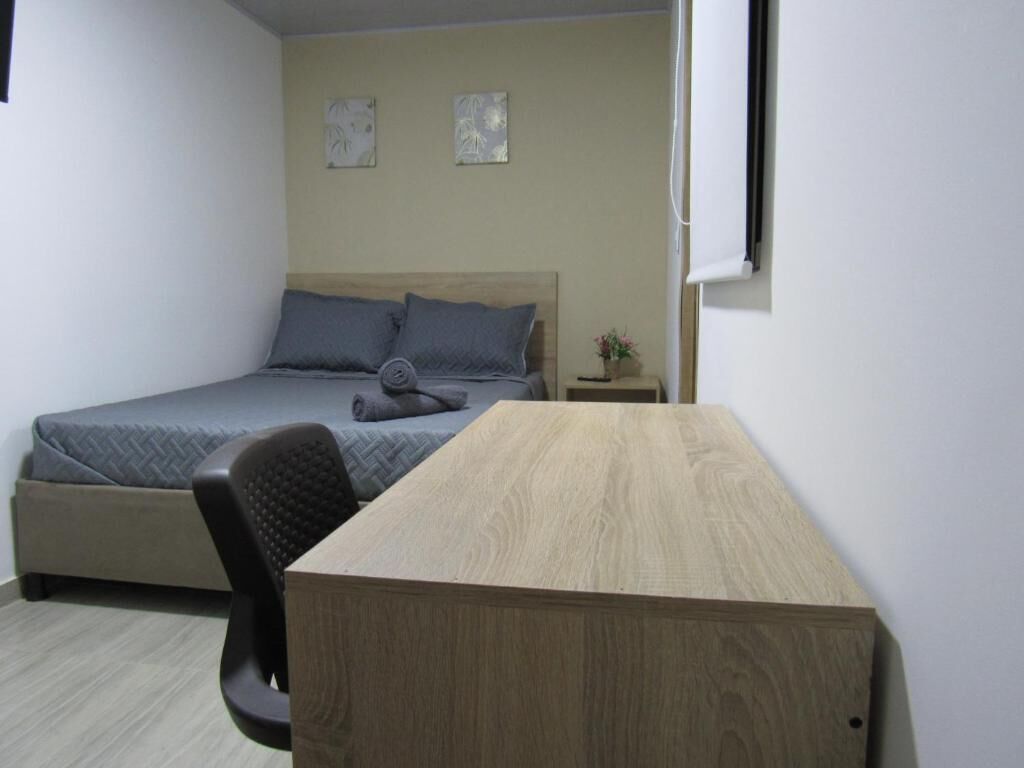 Quarto casal luxo | Cortinas blackout, ferros/tábuas de passar roupa, Wi-Fi de cortesia