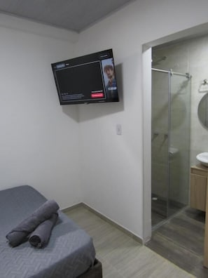 Deluxe Double Room | Bathroom - Lux Al Wafa (Bogotá)