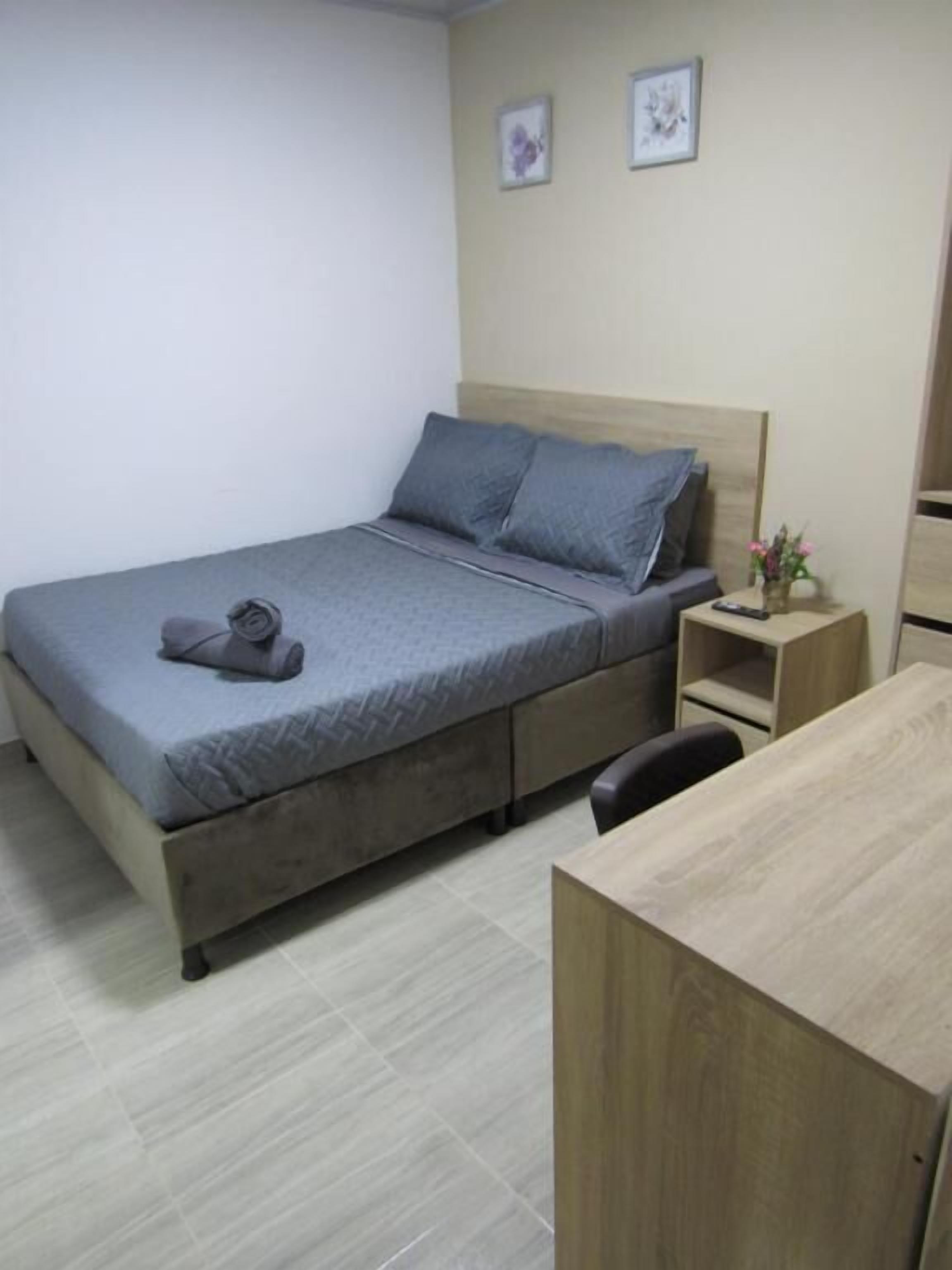 Quarto casal luxo | Cortinas blackout, ferros/tábuas de passar roupa, Wi-Fi de cortesia